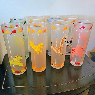 Vintage Libbey Glass Carousel Set Of 8 Frosted Tall Glasses. (Great Condition)