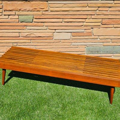Mid Century Modern Extending Slat Bench / Coffee Table. (Great Condition)