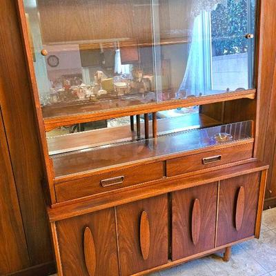 Great Condition Mid Century Modern Hutch / Buffet Atomic Design Cabinet.