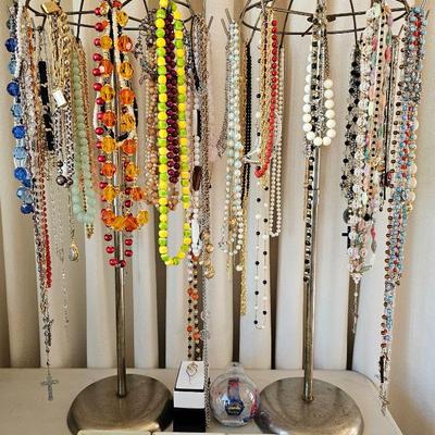 100's upon 100's vintage Women's & Men's jewelry, watches and MORE !