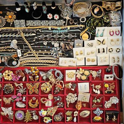 100's upon 100's vintage Women's & Men's jewelry, watches and MORE !