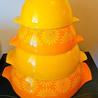 Vintage Pyrex Yellow Orange Sunflower Daisy Nesting / Mixing Bowl Set of 4.