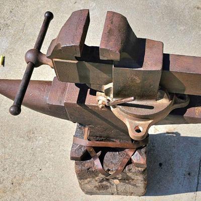 Big vintage Prentiss Bulldog (New York) bench vise. Large, heavy vintage anvil strapped on an old block of wood.