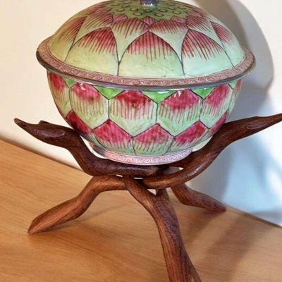 Famille rose lotus bowl