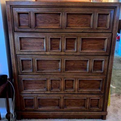 Drexel compatica 5 drawer
