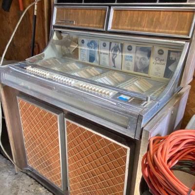 vintage jukebox by seeburg full of 45s stereo, 3 way audio