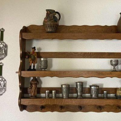 Mb127 wood shelf with german themed items