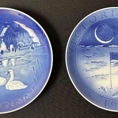 Mb212 vintage copenhagen porcelain collector plates set of 2
