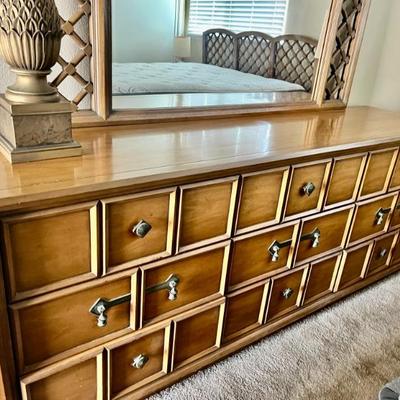 Great 1980s Drexel dresser/mirror