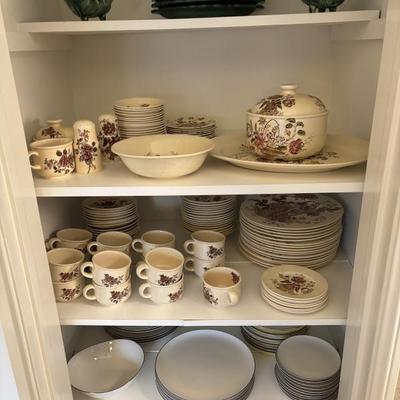 Entire set of 1920s English china in the style of the Johnson Brothers