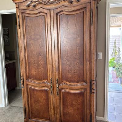 Lovely (and large) Drexel French style wardrobe, solid! 