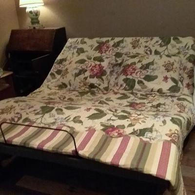 Adjustable bed 