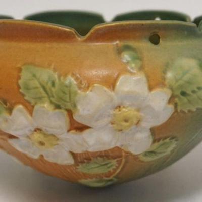 1009	ROSEVILLE POTTERY HANGING PLANTER/POT, WHITE ROSE, APPROXIMATELY 5 IN HIGH
