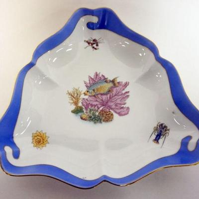 1024B	HAND PAINTED HEREND PORCELAIN DISH FOR SCULLY & SCULLY, APPROXIMATELY 10 IN X 10 IN
