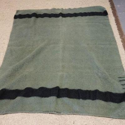1065	WHITNEY POINT WOOL BLANKET, APPROXIMATELY 57 IN X 80 IN
