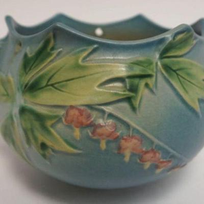 1005	ROSEVILLE POTTERY HANGING PLANTER/POT, BLUE BLEEDING HEARTS, APPROXIMATELY 5 1/4 IN HIGH
