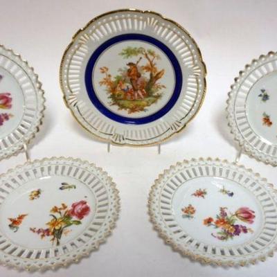 1030	RETICULATED EDGE BAVARIAN GERMAN PLATES, 4 W/HAND PAINTED FLOWERS, LARGEST APPROXIMATELY 8 1/2
