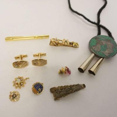 1196	ASSORTED MENS JEWELRY INCLUDING STERLING SILVER MEXICO BOLERO TIE, PENNSYLVANIA RAILROAD TIE TACK, LODGE TIE TACKS, CUFF LINKS
