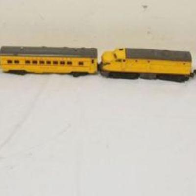 1074	LIONEL TRAIN UNION PACIFIC TOY TRAIN SET W/2483 LIVINGSTON, 12482 WESTFIELD, 2481 PLAINFIELD CARS, TRACK & TRANSFORMER

