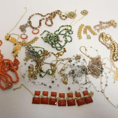 1190	ASSORTED LADIES NECKLACES, APPROXIMATELY 24, 1 WITH EARRINGS AS FOUND
