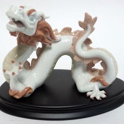 1016	LLADRO PORCELAIN FIGURE, CHINESE ZODIAC COLLECTION, DRAGON FIGURINE, APPROXIMATELY 5 1/2 IN HIGH
