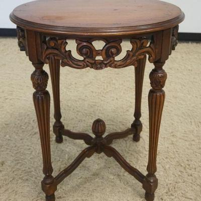 1136	MAHOGANY OCCASIONAL TABLE W/CARVED SKIRT & FLUTED LEGS, APPROXIMATELY 24 IN X 28 IN
