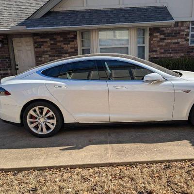 2015 Tesla Model S 90d, (94554 miles), VIN 5YJSA1E27FF105893
