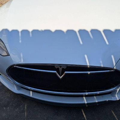 2015 Tesla Model S 90d, (94554 miles), VIN 5YJSA1E27FF105893
