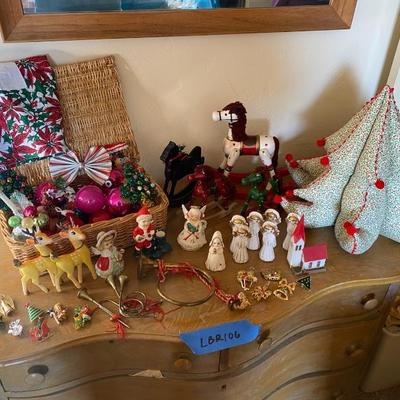 https://ctbids.com/estate-sale/33787/item/3776318/Vintage-Christmas-Decor