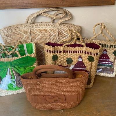 https://ctbids.com/estate-sale/33787/item/3789258/Lot-Of-Vintage-Woven-Purses