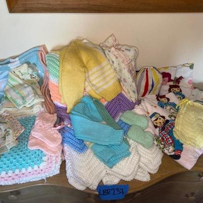 https://ctbids.com/estate-sale/33787/item/3793193/Vintage