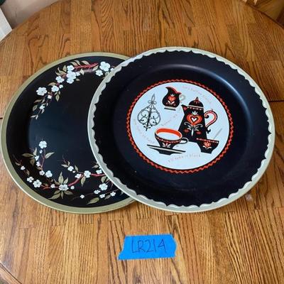 https://ctbids.com/estate-sale/33787/item/3795881/Vintage-Serving-Platters
