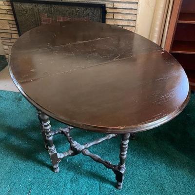 https://ctbids.com/estate-sale/33787/item/3795884/Antique-Wooden-Folding-Table