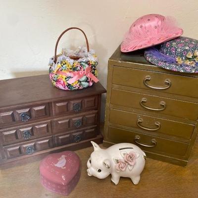 https://ctbids.com/estate-sale/33787/item/3789030/Vintage-Jewelry-Boxes-Figurine