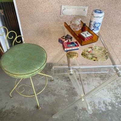 https://ctbids.com/estate-sale/33787/item/3793271/Vintage-Vanity-Chair-And-Clear-Lucite-Table