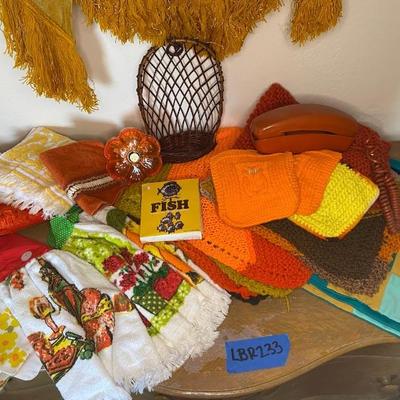 https://ctbids.com/estate-sale/33787/item/3793101/Retro-70-s