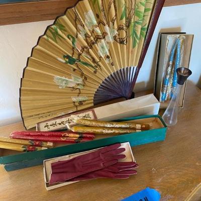 https://ctbids.com/estate-sale/33787/item/3789274/Vintage-Decorative-Fan-Tapered-Candles