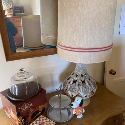 https://ctbids.com/estate-sale/33787/item/3776320/Vintage-Mix