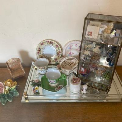 https://ctbids.com/estate-sale/33787/item/3789031/Vintage-Miniatures-And-Etched-Glass-Curio-Display-Case