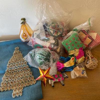 https://ctbids.com/estate-sale/33787/item/3789275/Lot-Of-Vintage-Ornament-Mystery-Bags