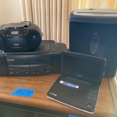 https://ctbids.com/estate-sale/33787/item/3795876/Bundle-Of-Electronics