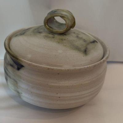 RSN063-Hand Crafted Pottery Bowl w/Lid Signed by Artist