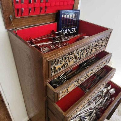 RSN101 - Asian Style Flatware Chest (includes assorted cutlery) 