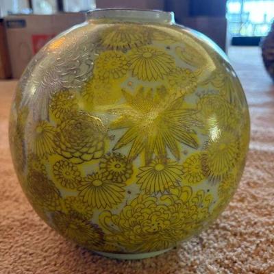 RSN110- Vintage Kutani Vase w/Makers Mark