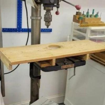 Lot # : 6 - Craftsman Motorized 17" Floor Model Drill Press
Please bring people and equipment to help load items. Model number...