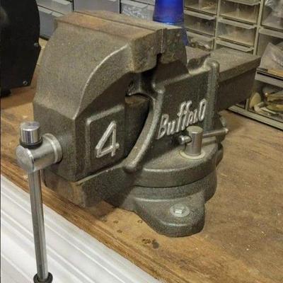 Lot # : 13 - Buffalo #4 Large Vise
used very little. You will need to bring your own tools to unbolt from cabinet. See photos for further...