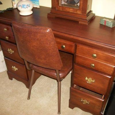 Knee Hole Desk