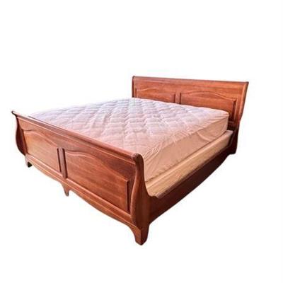 Lot 254 
Ethan Allen Sleigh Bed, Kingsize