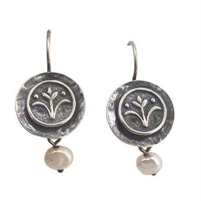 2 Bid(s)
Silpada Didae Israel 925 Pearl Drop Earrings