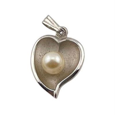 Lot 009   
Theda Sterling and Cultured 3 mm Pearl Heart Pendant